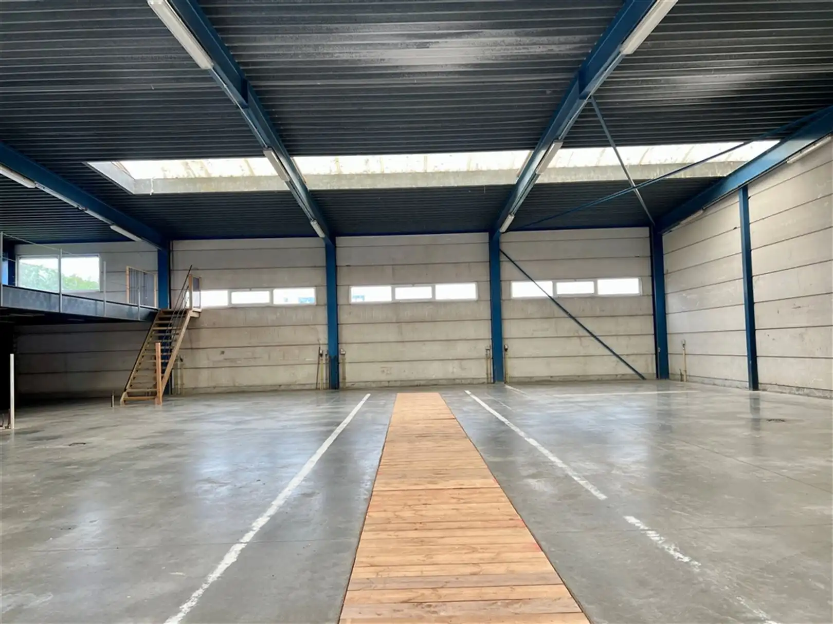Magazijn te huur op toplocatie in Oostende foto 4