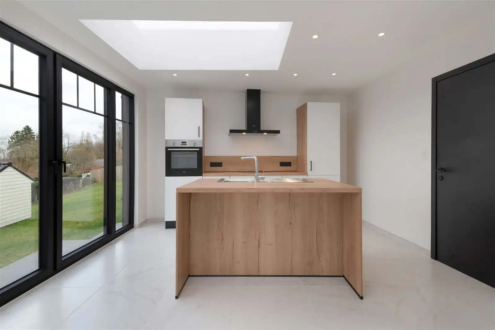 Instapklare volledig vernieuwde gezinswoning met tuin op 4are60 foto 8