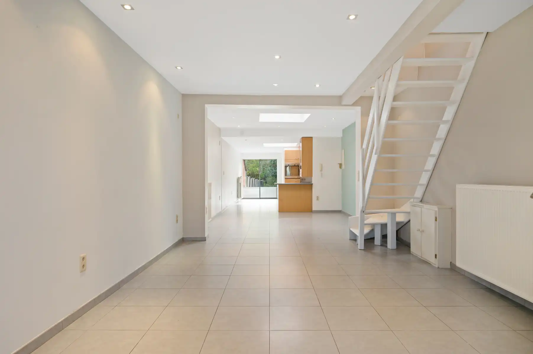 Instapklare eengezinswoning met 2  slaapkamers en tuin. foto 3