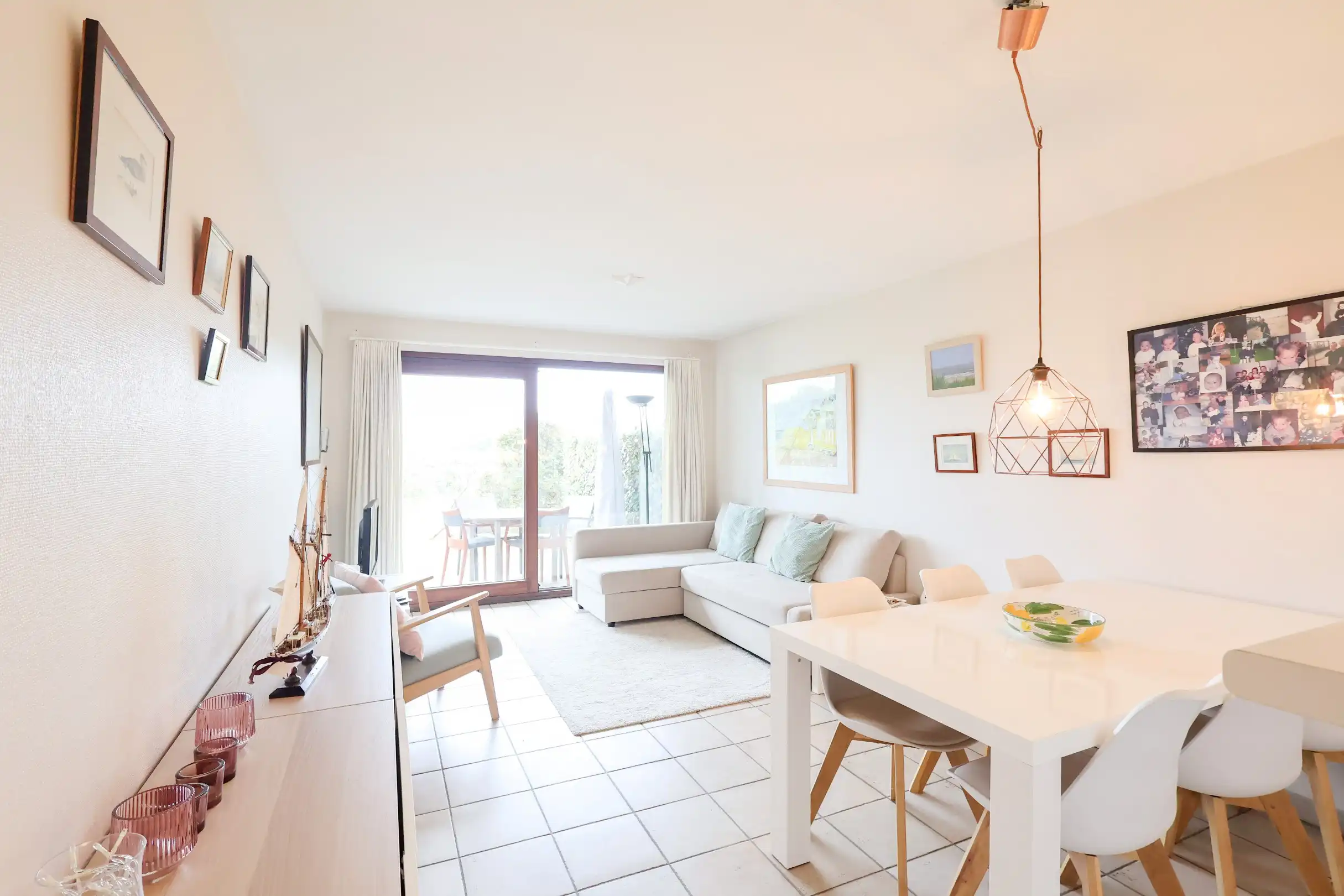 Instapklaar gelijkvloers appartement op wandelafstand van de Zeedijk en het strand! foto 3