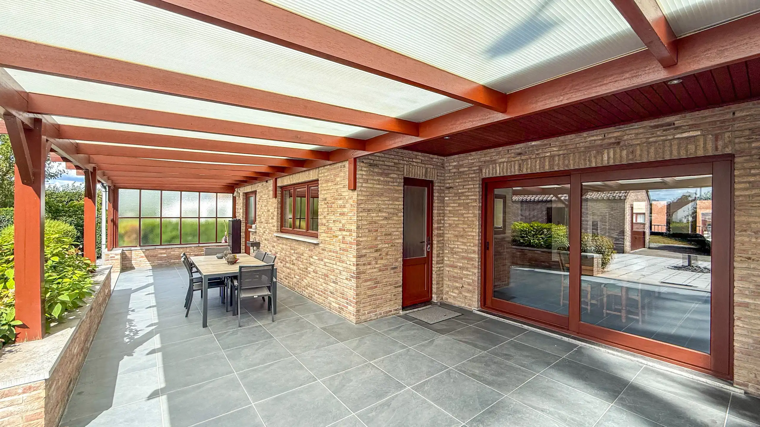 Ruime gezinswoning met 4 slpk, zonnepanelen en grote tuin! foto 47