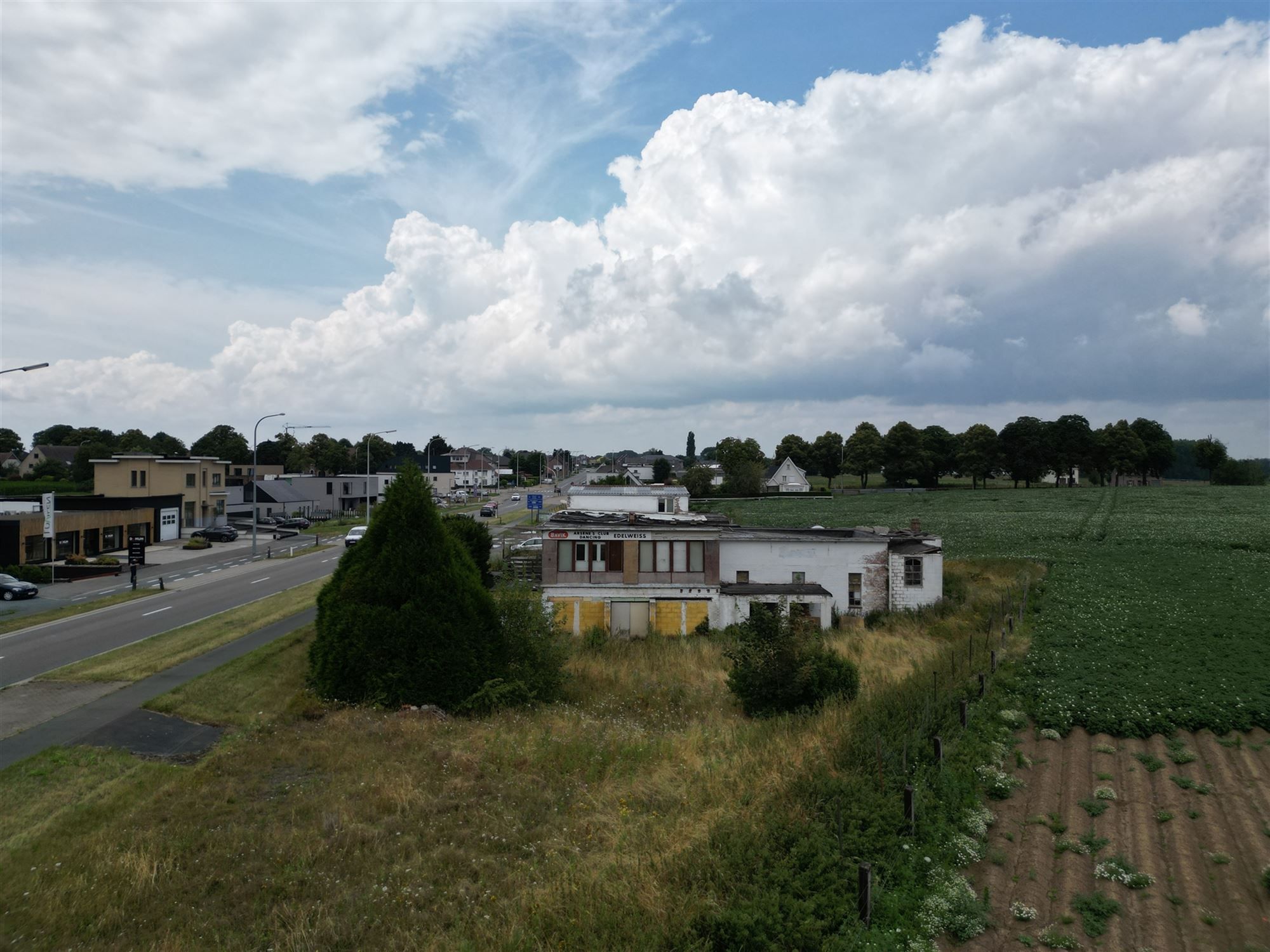 Strategisch gelegen handelspand met woonst te Voorde met een oppervlakte van 2172m² foto 7