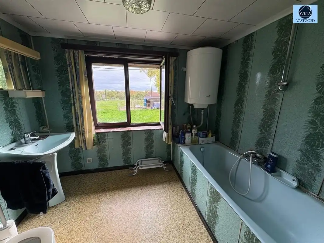 TE RENOVEREN WONING MET TUIN, WEILAND EN BINNENSTAL OP CA. 70 ARE foto 9