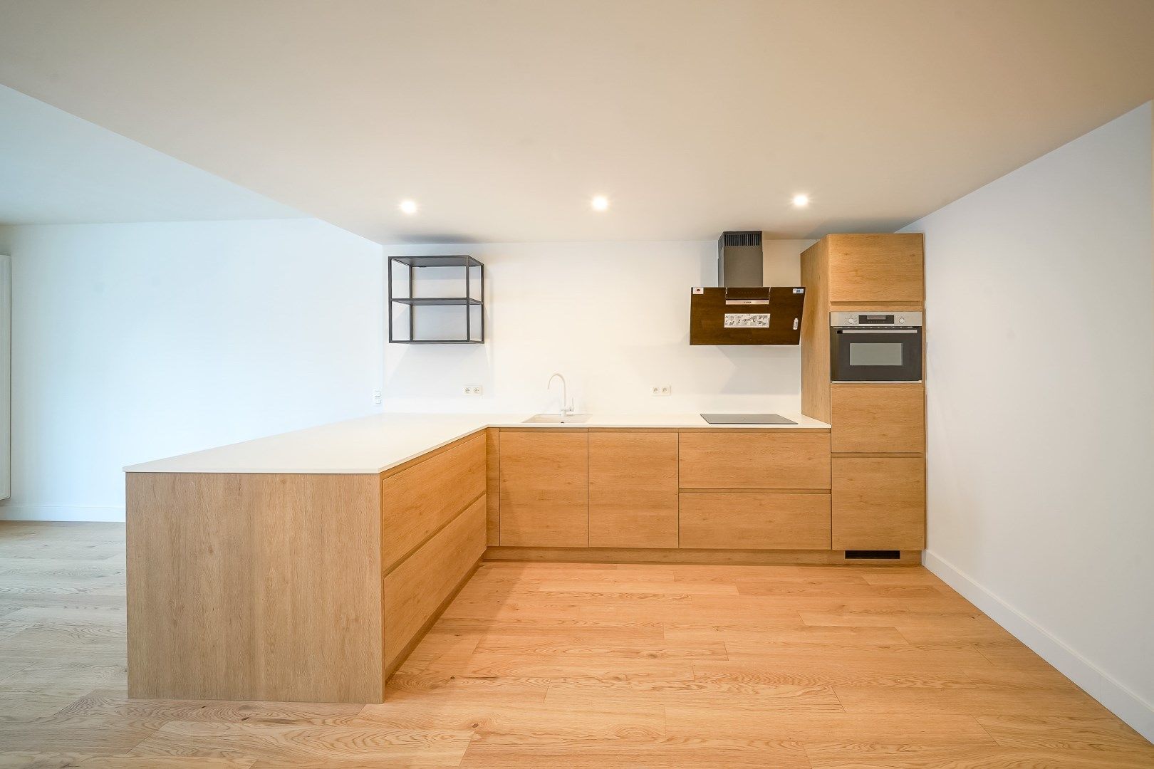 Prachtig vernieuwd 2-slaapkamerappartement centrum Oostende foto 5