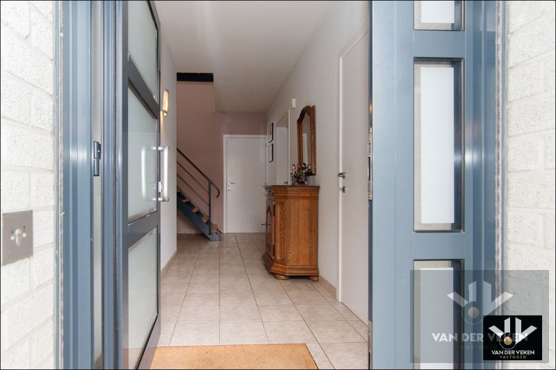 TWEEWOONST MET PAARDENSTALLEN EN WEILAND OP RUIM PERCEEL 37A21CA IN LANDELIJKE OMGEVING foto 12
