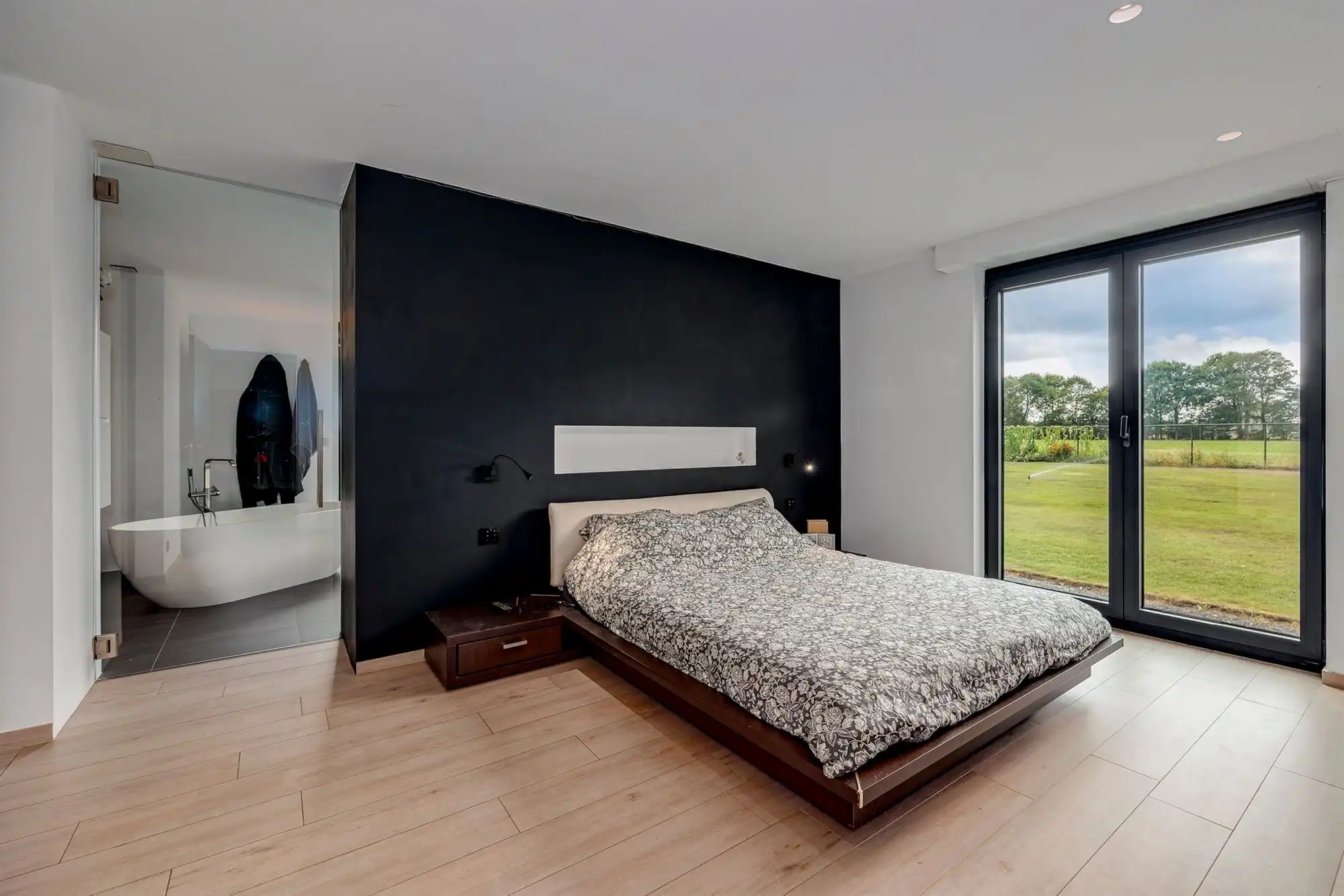 Exclusieve villa met 4 slaapkamers, 4 badkamers en luxueuze multifunctionele kelder op een toplocatie in Kalmthout! foto 15