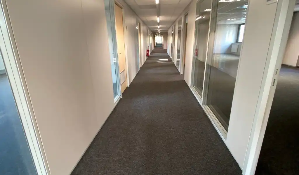 Volledig vernieuwde kantoren te huur op toplocatie in Zwijnaarde foto 17