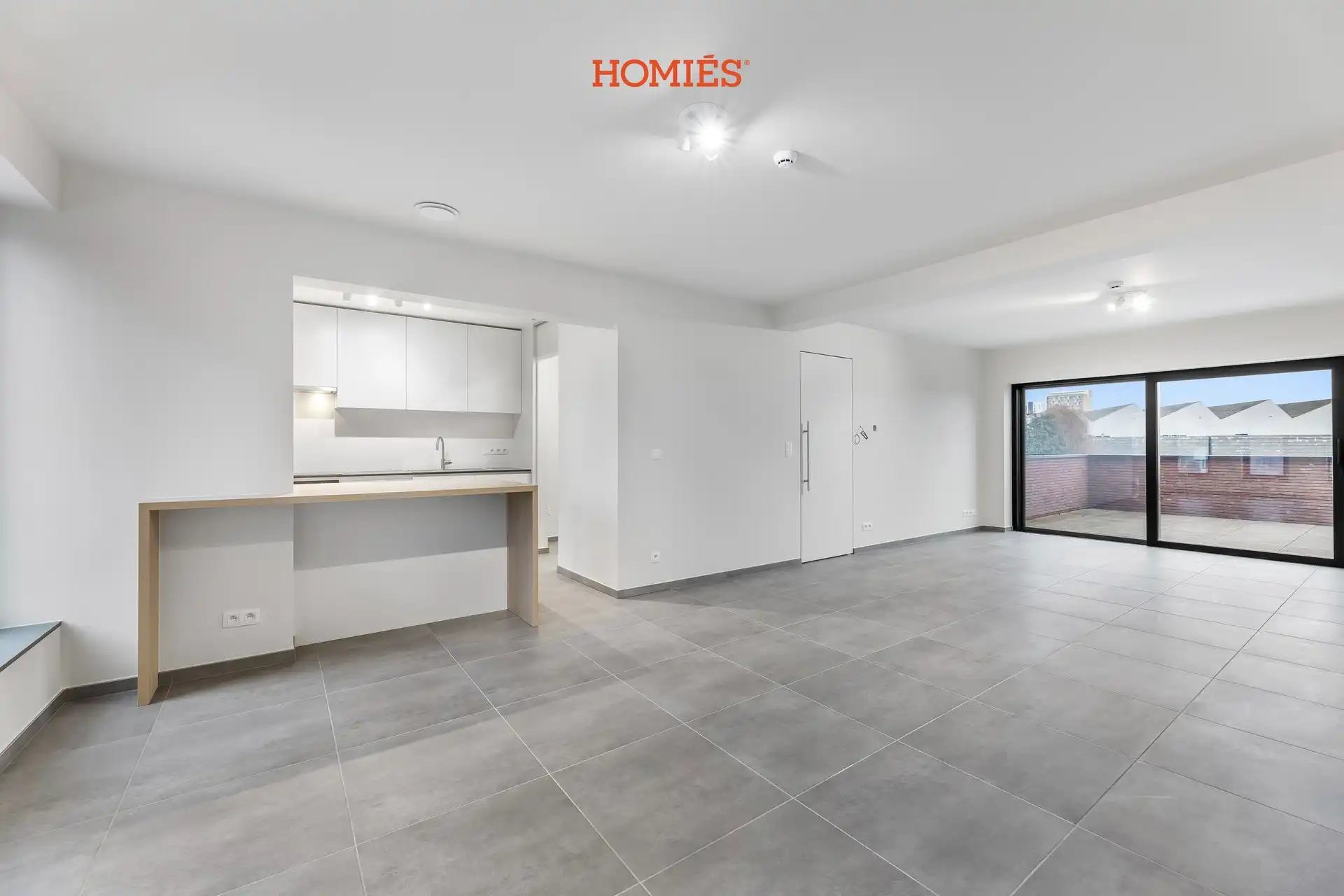 Gerenoveerd app met 2 slpks en autostaanplaats foto {{pictureIndex}}