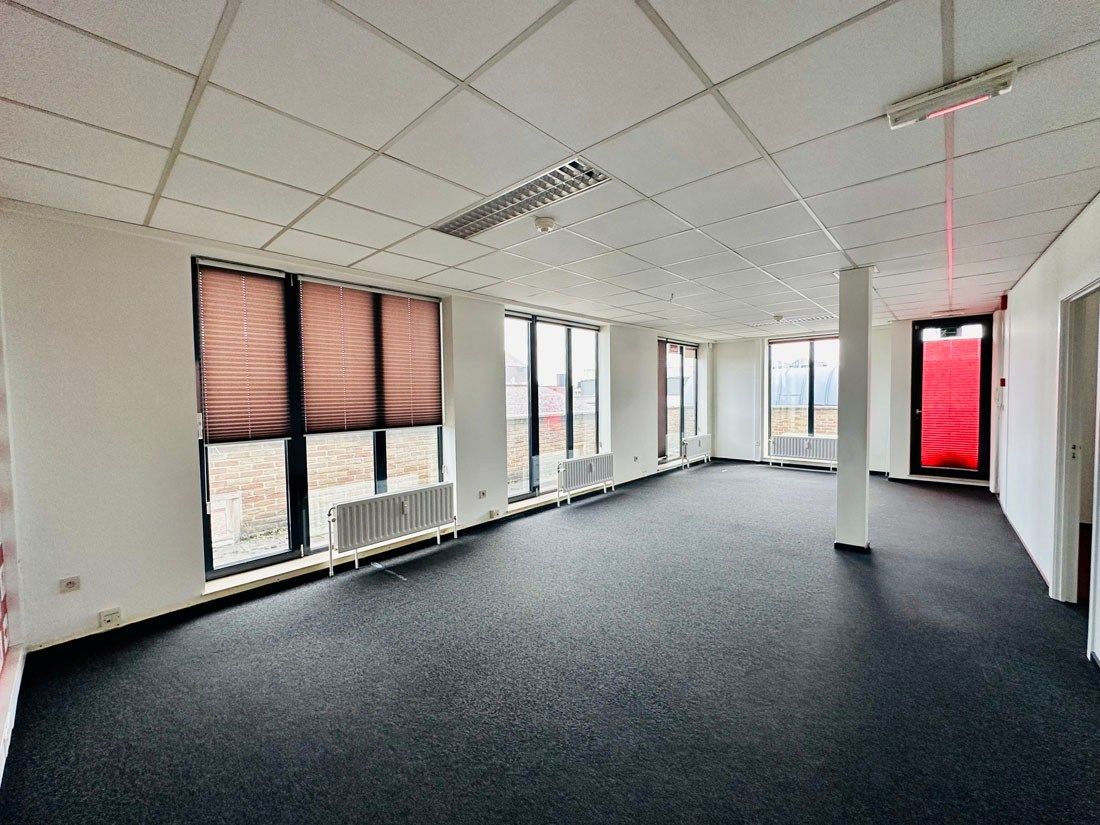 Iconisch kantorencomplex of commerciële ruimte te Hasselt centrum foto 17