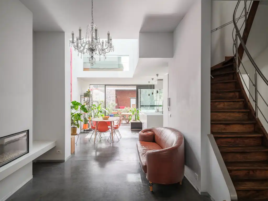 Architecturale burgerwoning naar de hand van Enplus architecten met stadstuin en polyvalente achterbouw op een boogscheut van het stadscentrum. foto 2