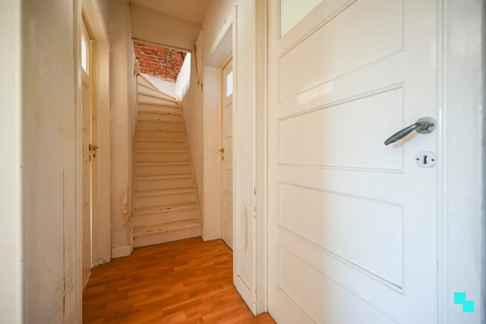 Te renoveren halfopen bebouwing met garage foto 20