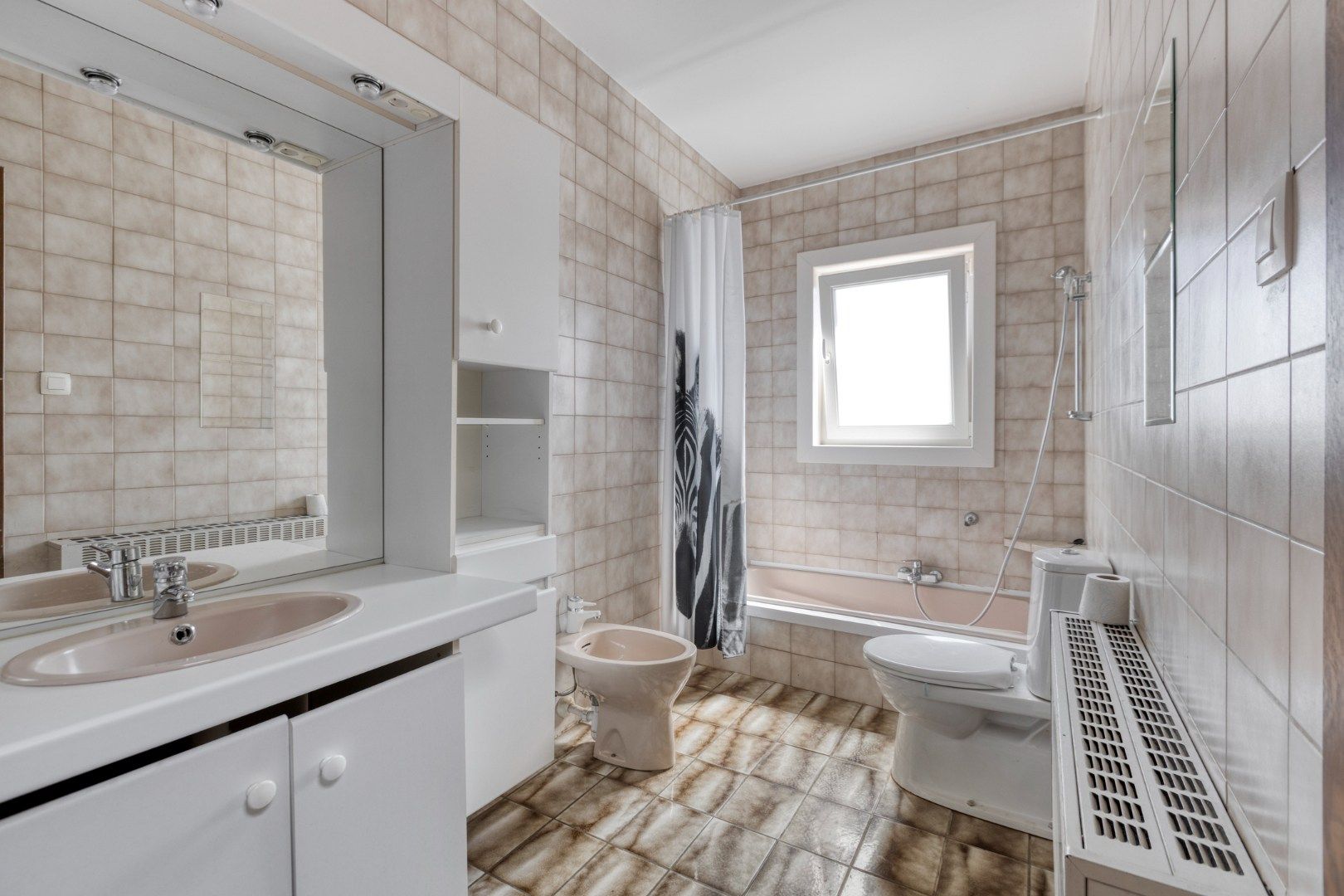 Gezellig ingerichte woning met hobbyruimte en tuin + toegang achterom foto 9