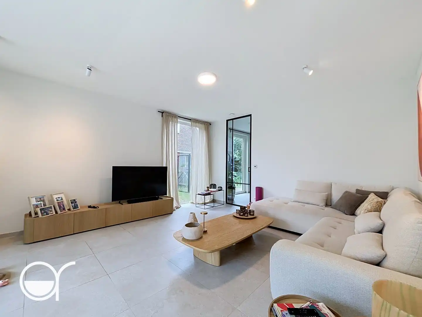 Nieuwbouwwoning met vier slaapkamers en ruime tuin in Deurle foto 7