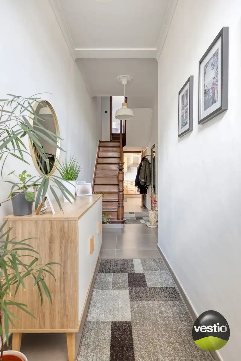 Schitterend gelegen woning met 4 slaapkamers, tuin en garagebox. foto 2
