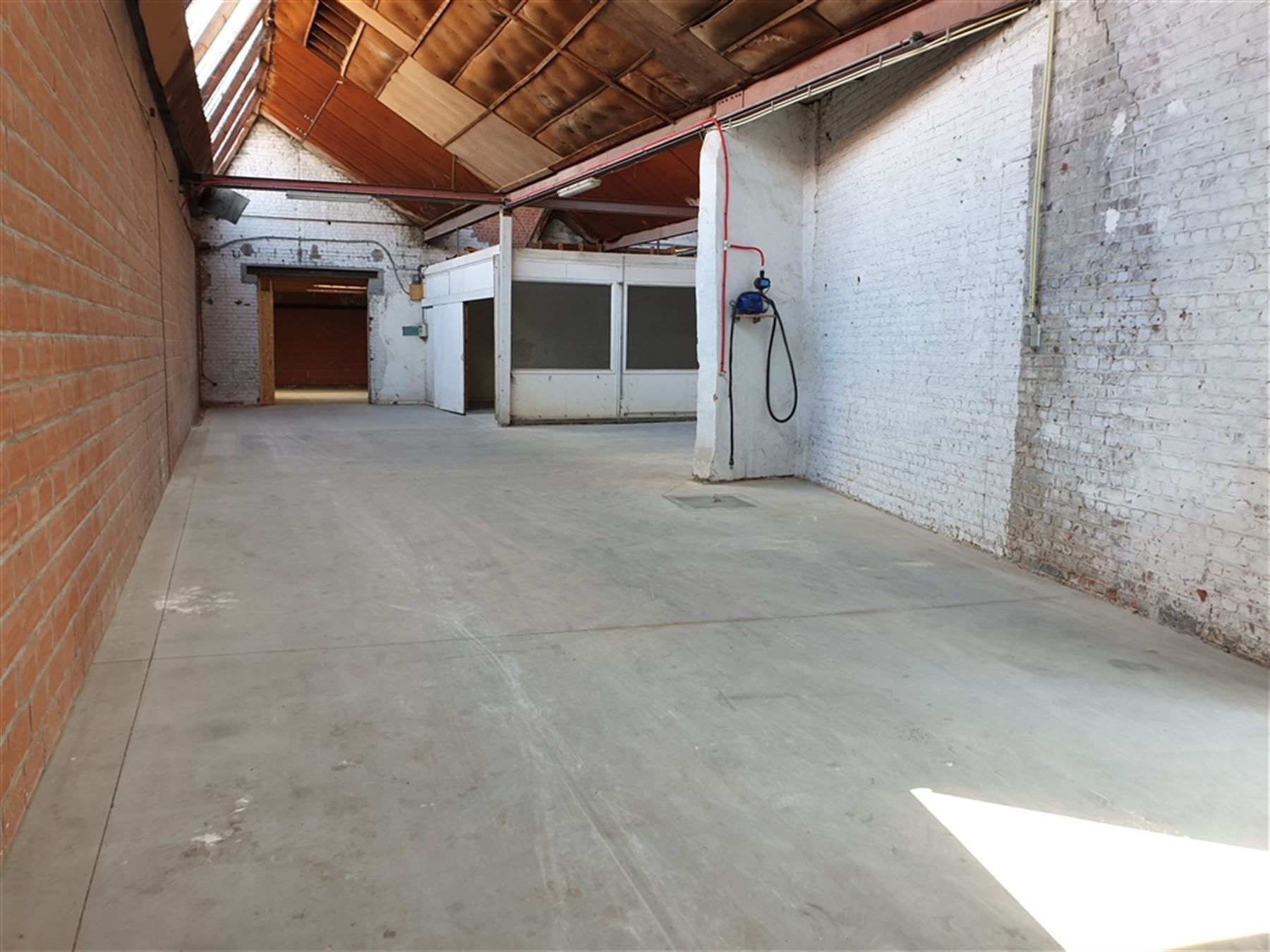 Werkplaats van 320 m² + buitenruimte foto 2