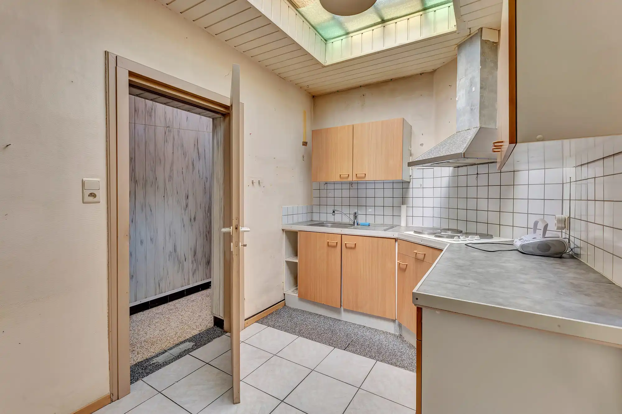 Te renoveren rijwoning met tuin foto 6