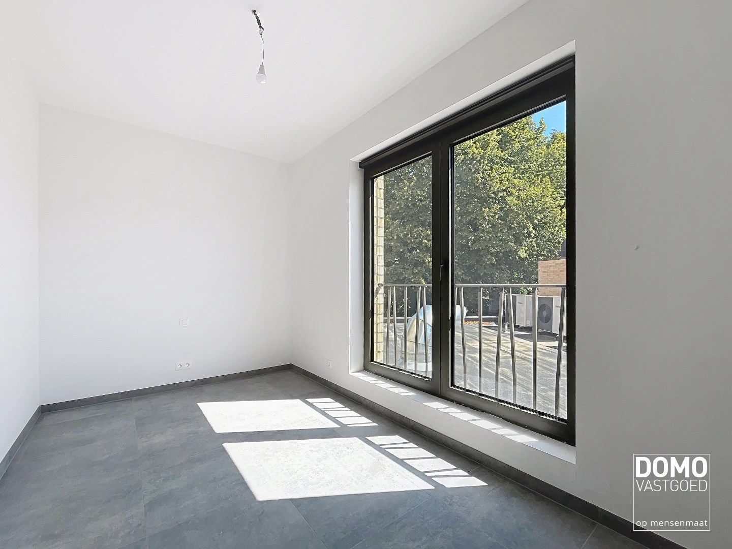 VOLLEDIG AFGEWERKT NIEUWBOUWAPPARTEMENT MET 2 SLAAPKAMERS, TERRAS, ONDERGRONDSE AUTOSTANDPLAATS EN KELDERBERGING IN RESIDENTIE "DE KWINT" TE ZONHOVEN  foto 5