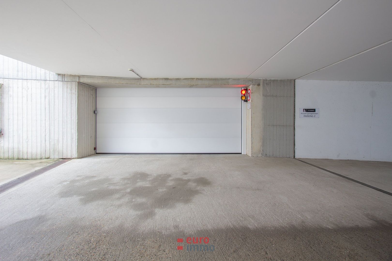 Ruime garagebox in modern complex aan het cultureel centrum foto 3