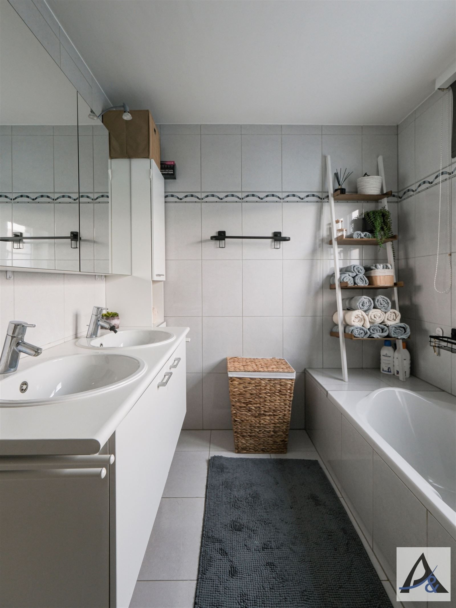 Ruim Gelijkvloers Appartement van 107 m² met twee autostaanplaatsen foto 16