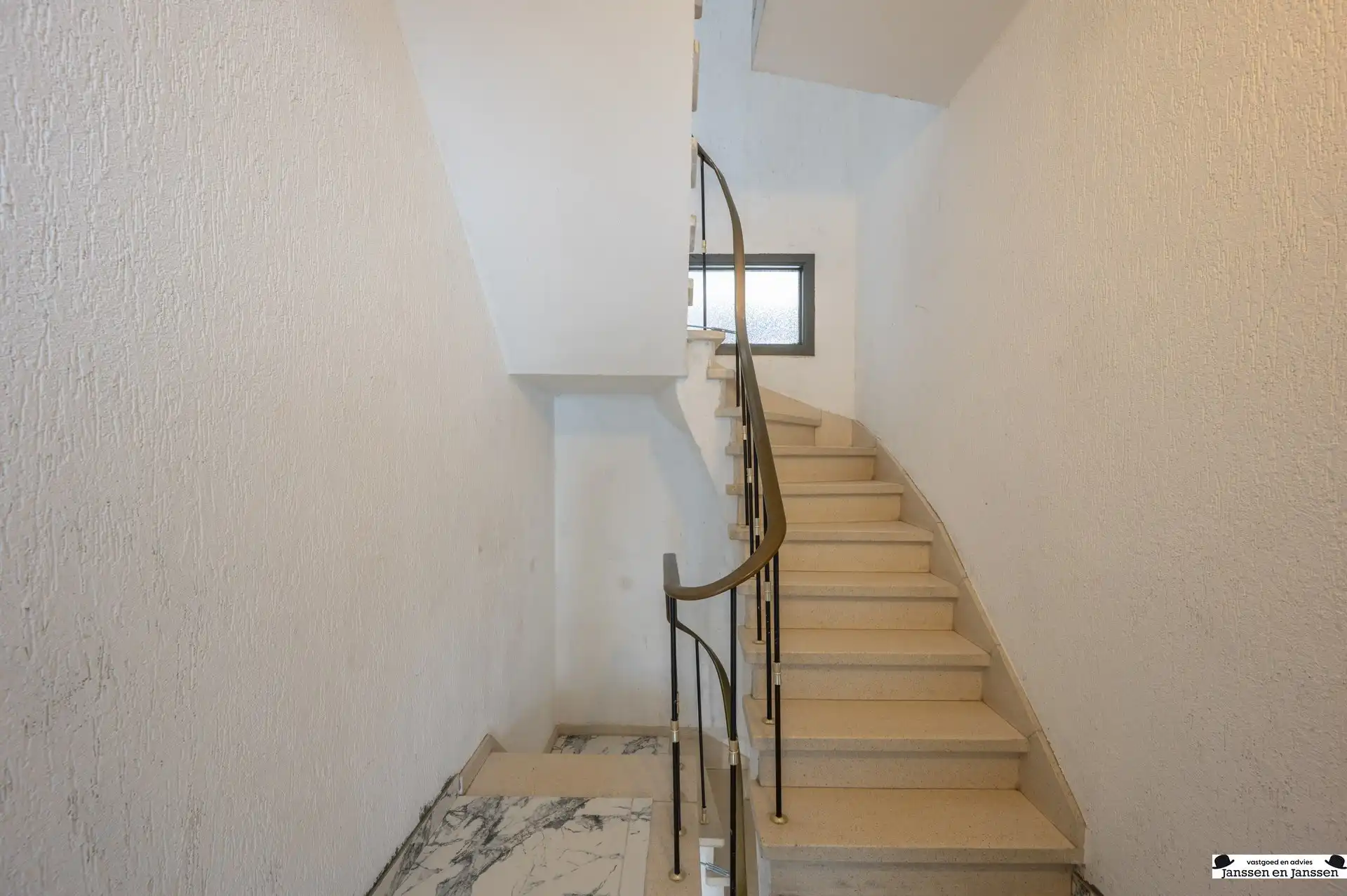 Woning met 4 ruime slaapkamers en tuin op topligging  foto 22