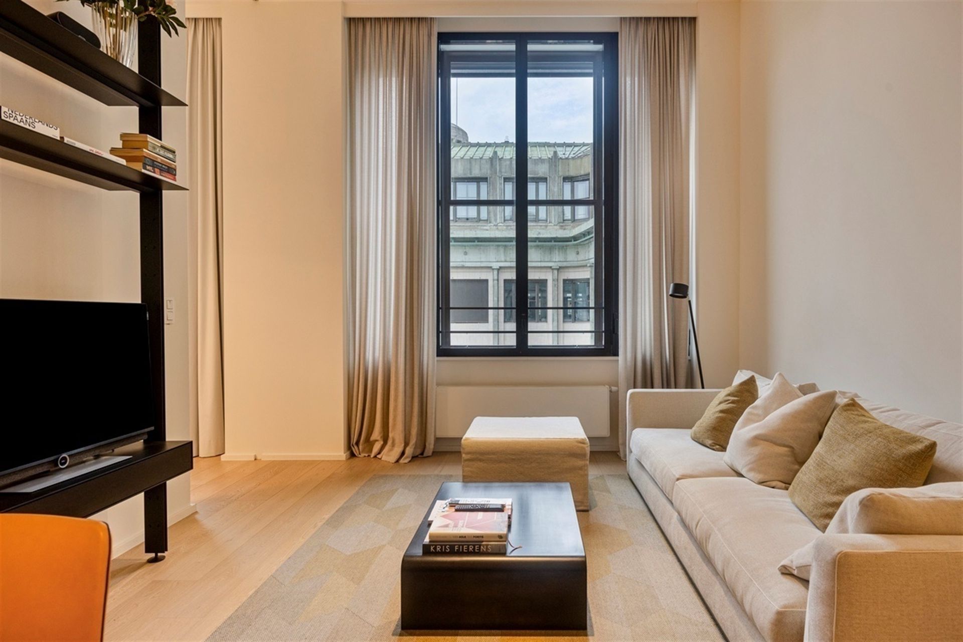 Prachtig eigentijds appartement met een historisch accent  foto 3