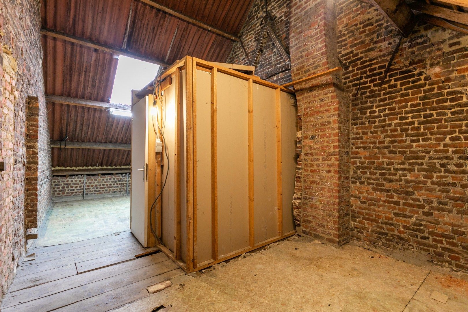 Te renoveren woning nabij centrum Halle foto 13