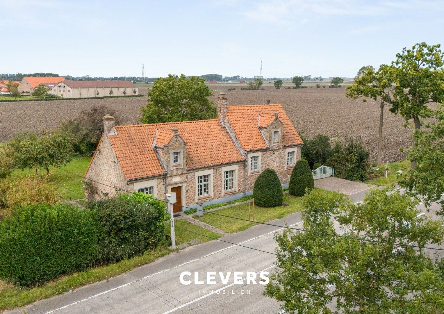 Exclusieve hoeve met betoverende tuin foto 1