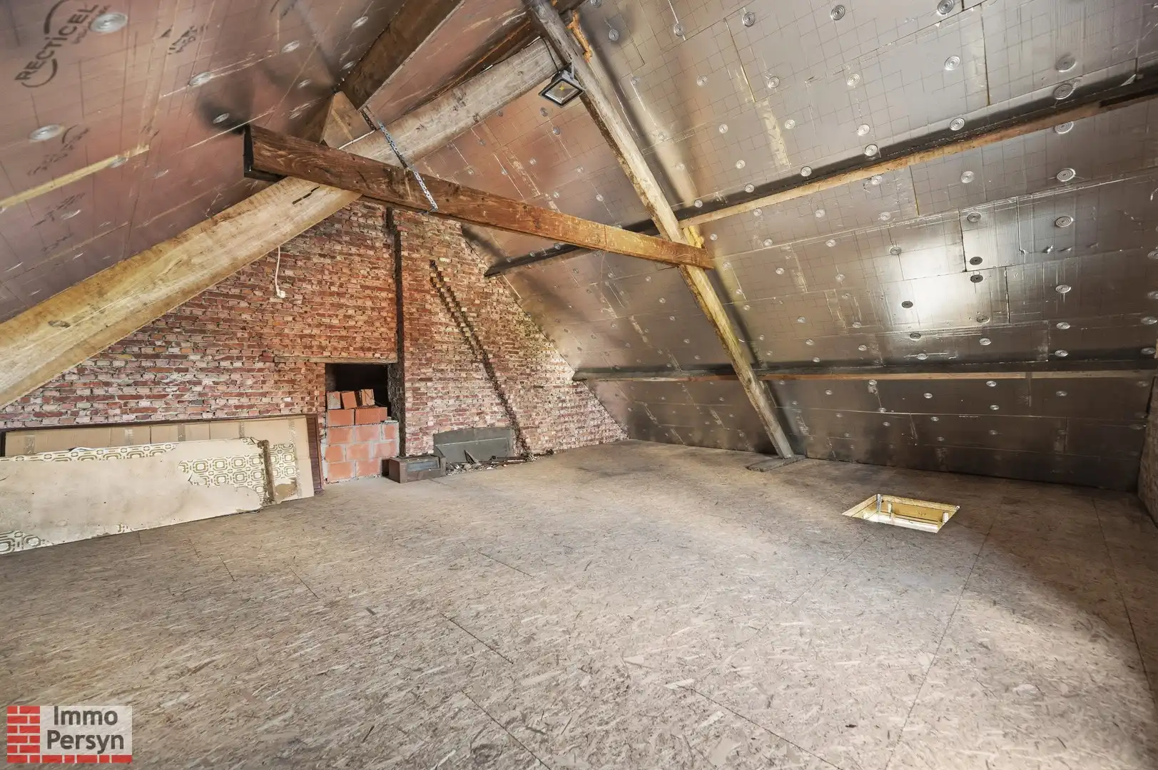 Ruime af te werken woning met nieuw dak, vernieuwde elektriciteit en diepe tuin  (EPC D) foto 17