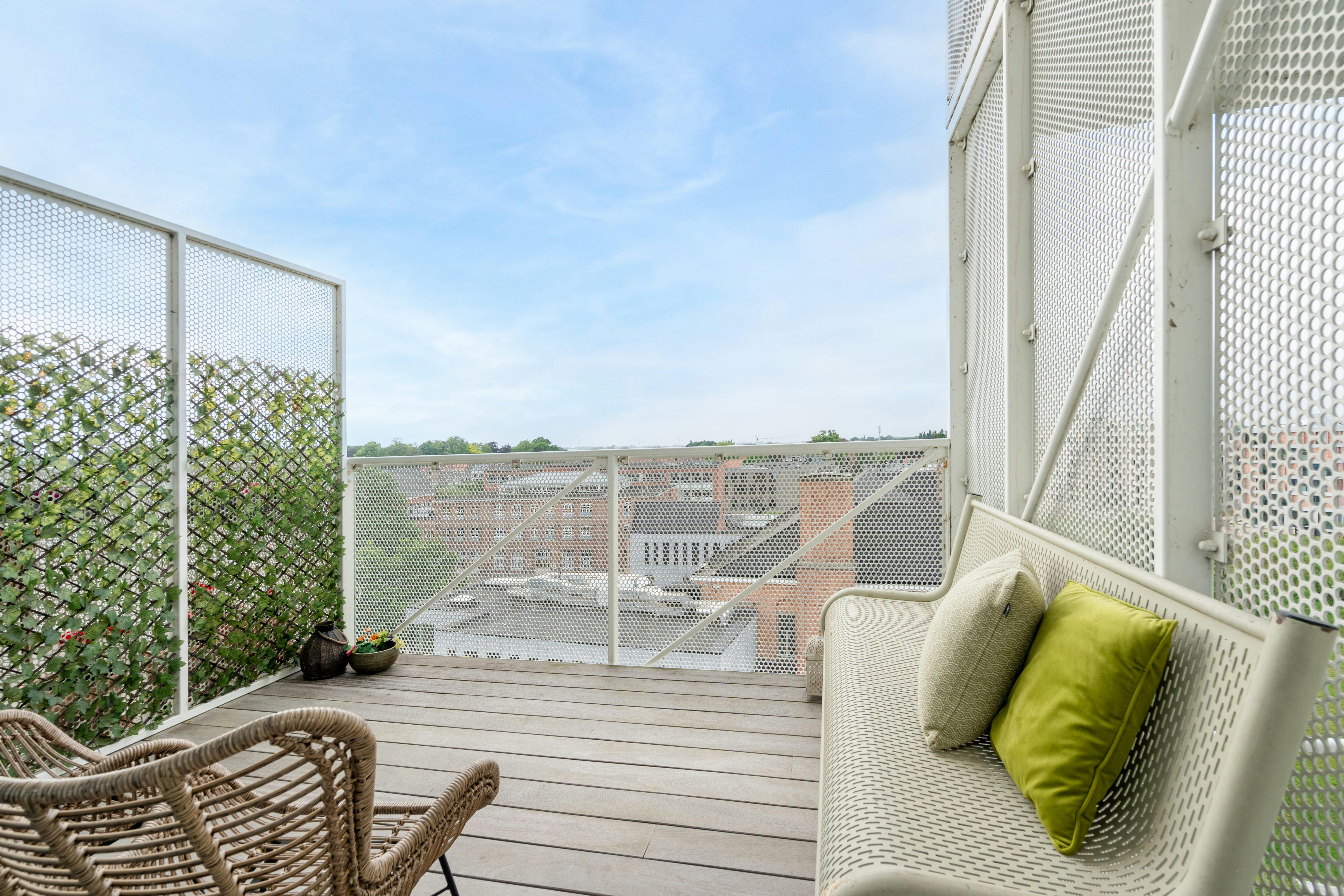 Adembenemend appartement met Leiezicht in hartje Kortrijk foto 5