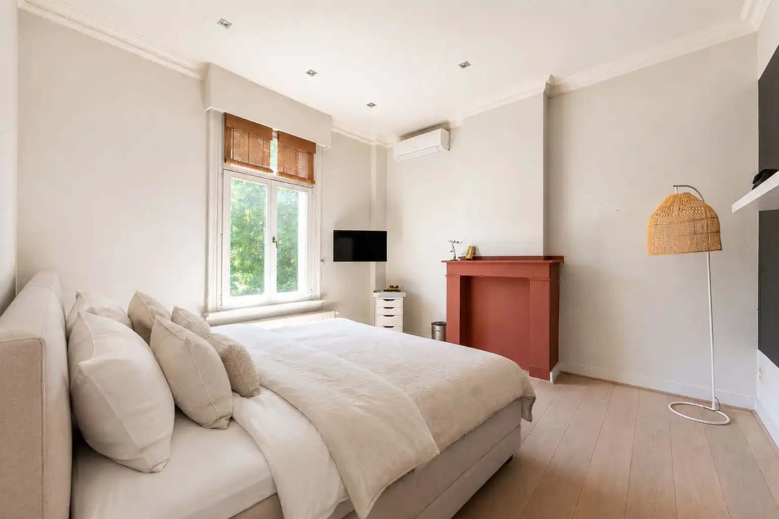 Karaktervolle herenwoning met verwarmd zwembad in hartje Kapellen. foto 18