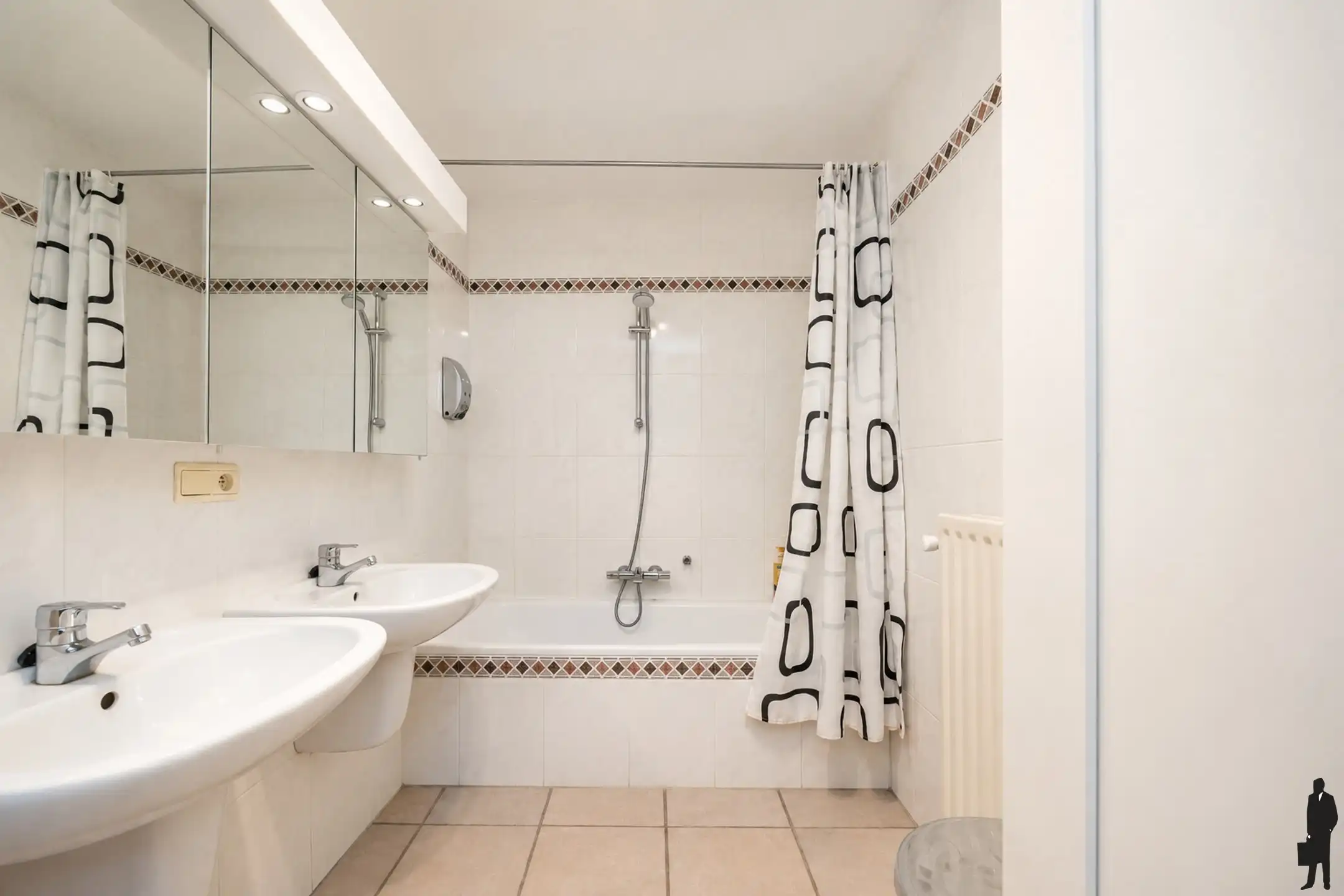 Ruim appartement met terras & garage te Burcht  foto 6
