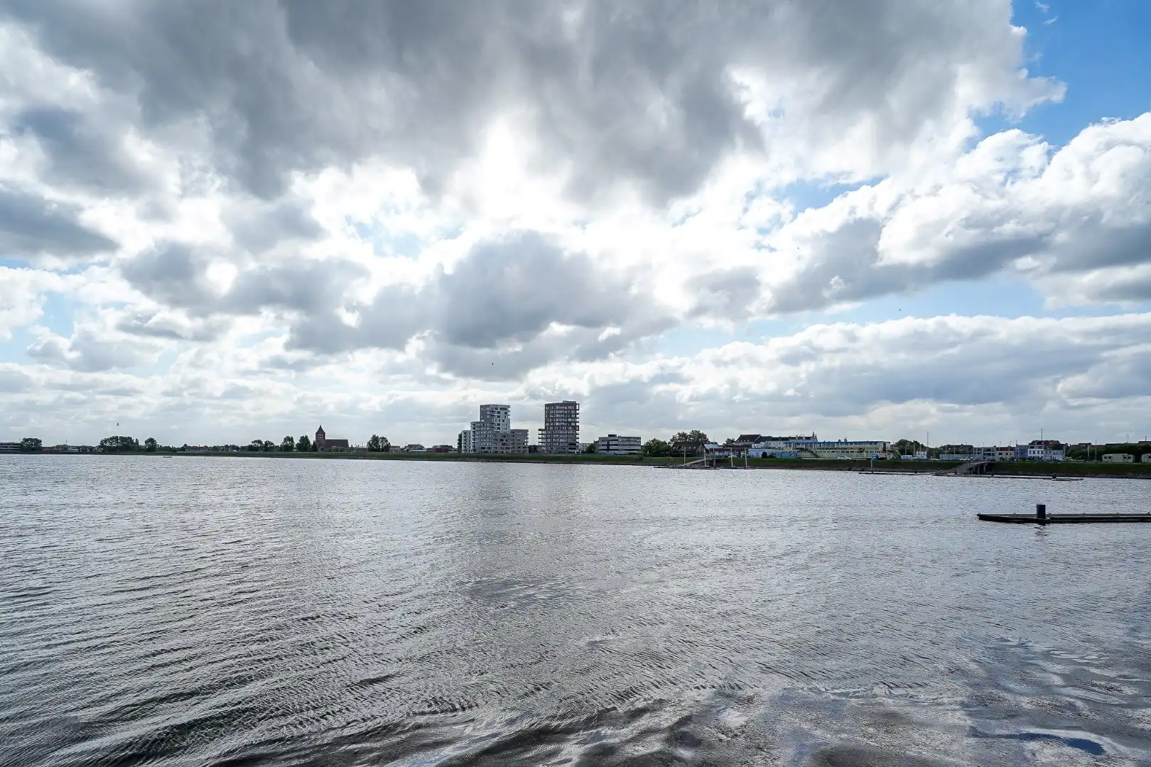 Ruime woning met 5 slaapkamers foto 12