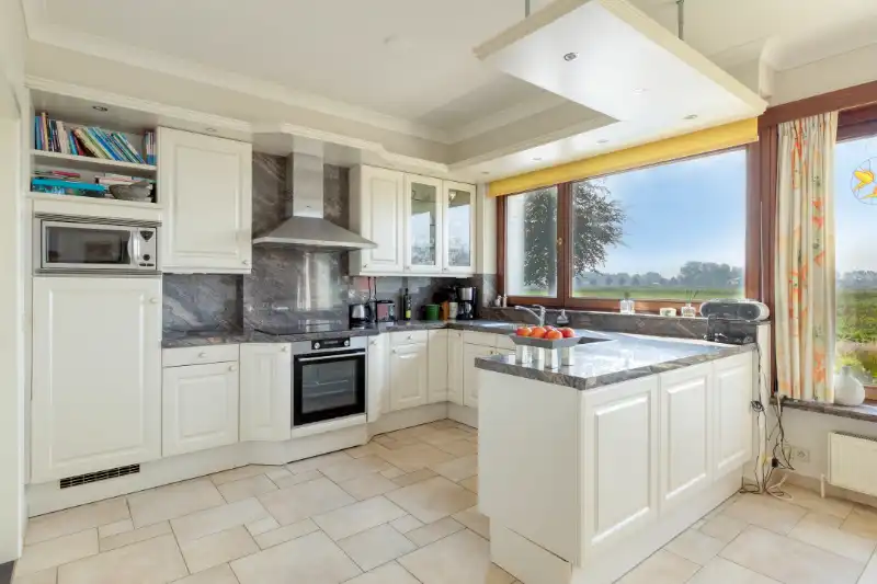 STATIGE VILLA MET PRACHTIGE TUIN OP EEN PERCEEL VAN 1.430 m². foto 17
