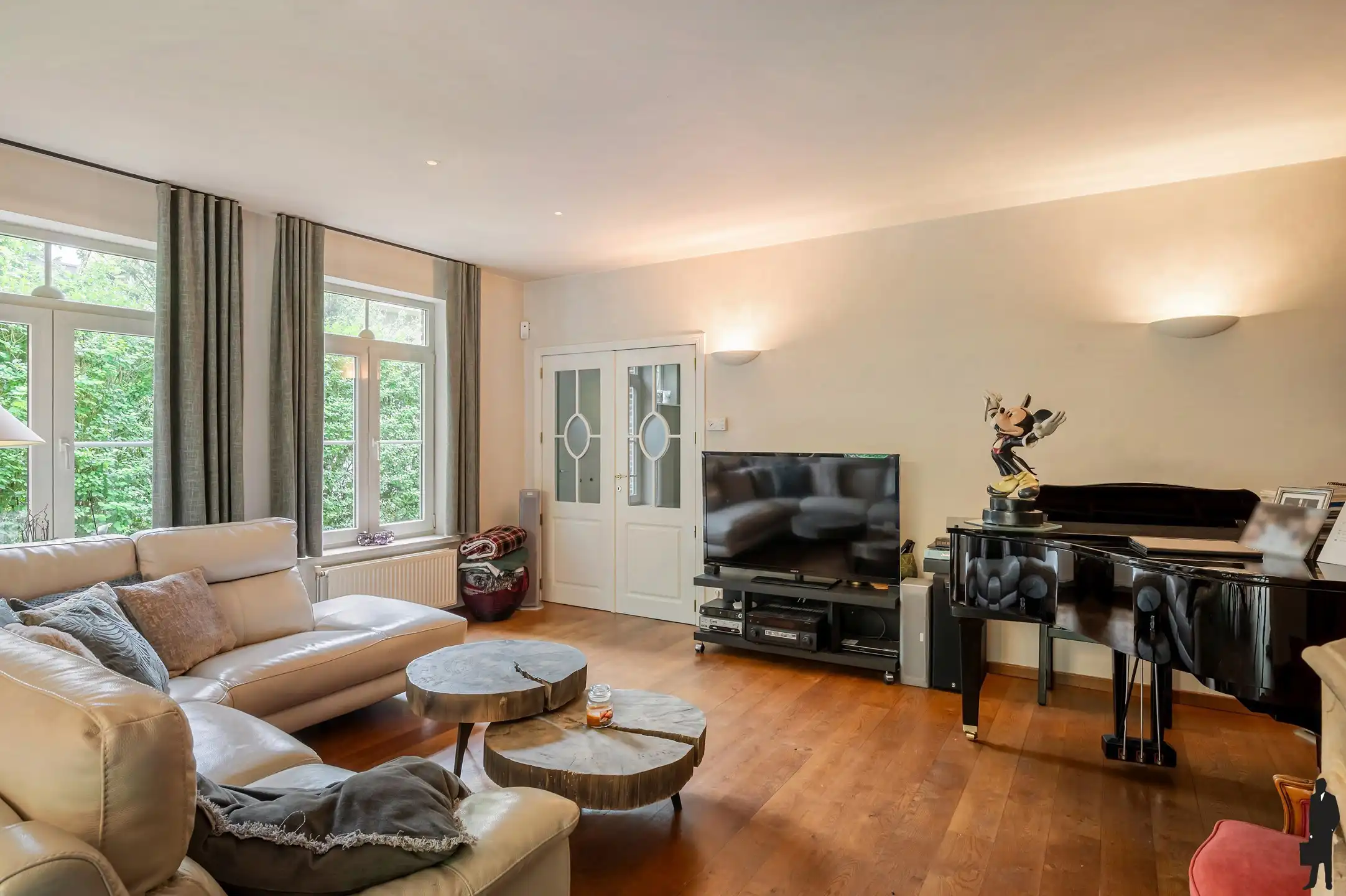 Verrassend ruime instapklare woning (2000) met prachtige, groene tuin met volwassen bomen en optimale privacy.  foto 4