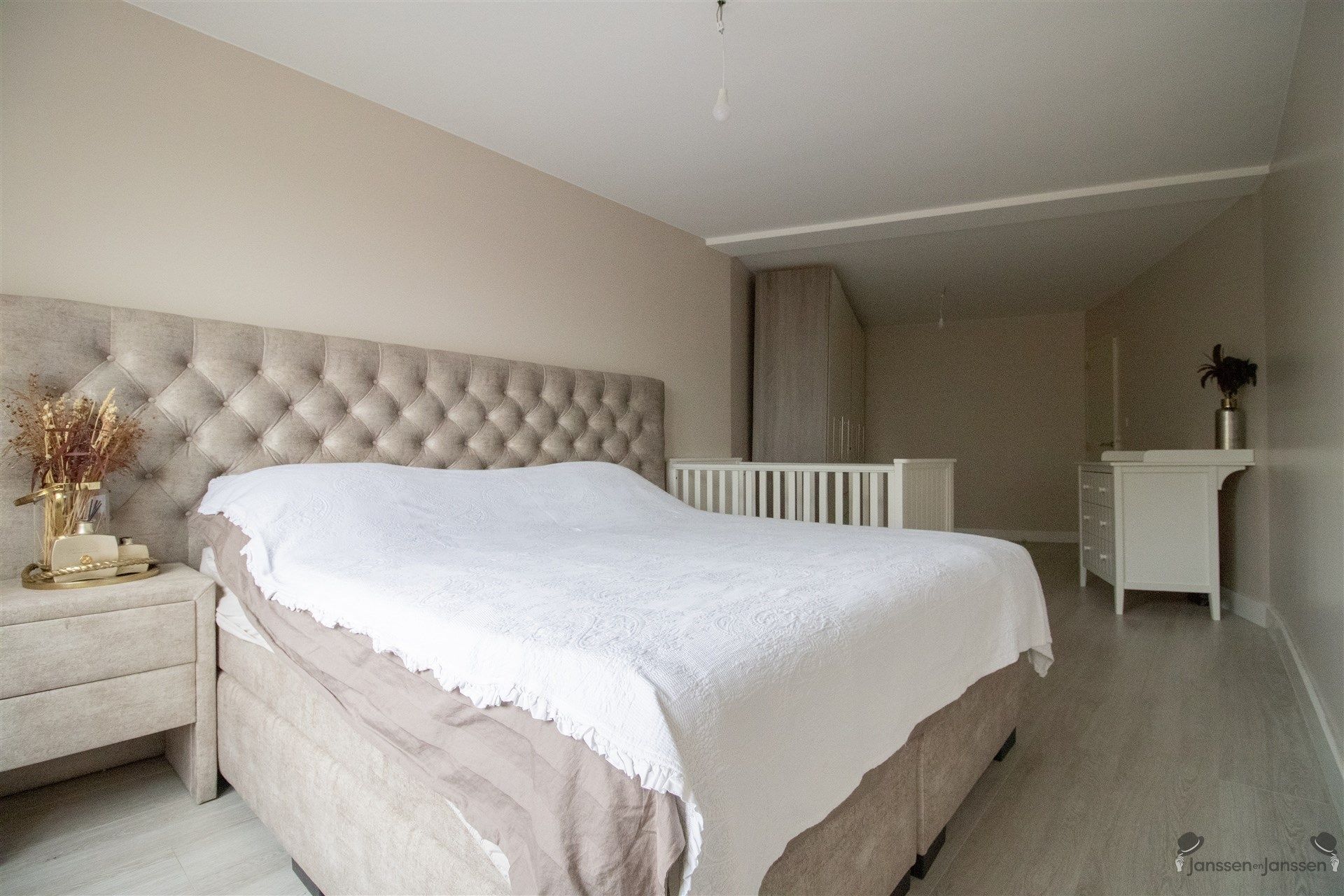 Recent gerenoveerde woning met 4 slaapkamers op 580 m².  foto 10