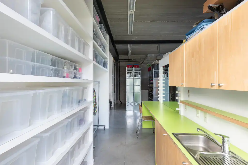 Verkoop via aandelen: Karaktervol atelier, kantoor en/of opslagruimte van ca. 300 m² in Sint-Amandsberg foto 13