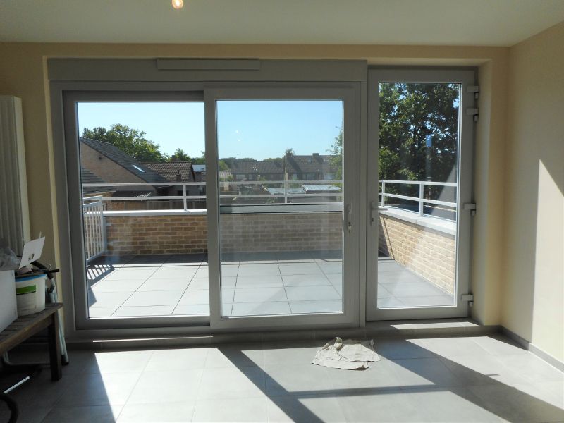 Instapklaar duplexappartement met 2 ruime slpks,  ruim terras (18m²), ondergrondse autostpl + kelder foto 4