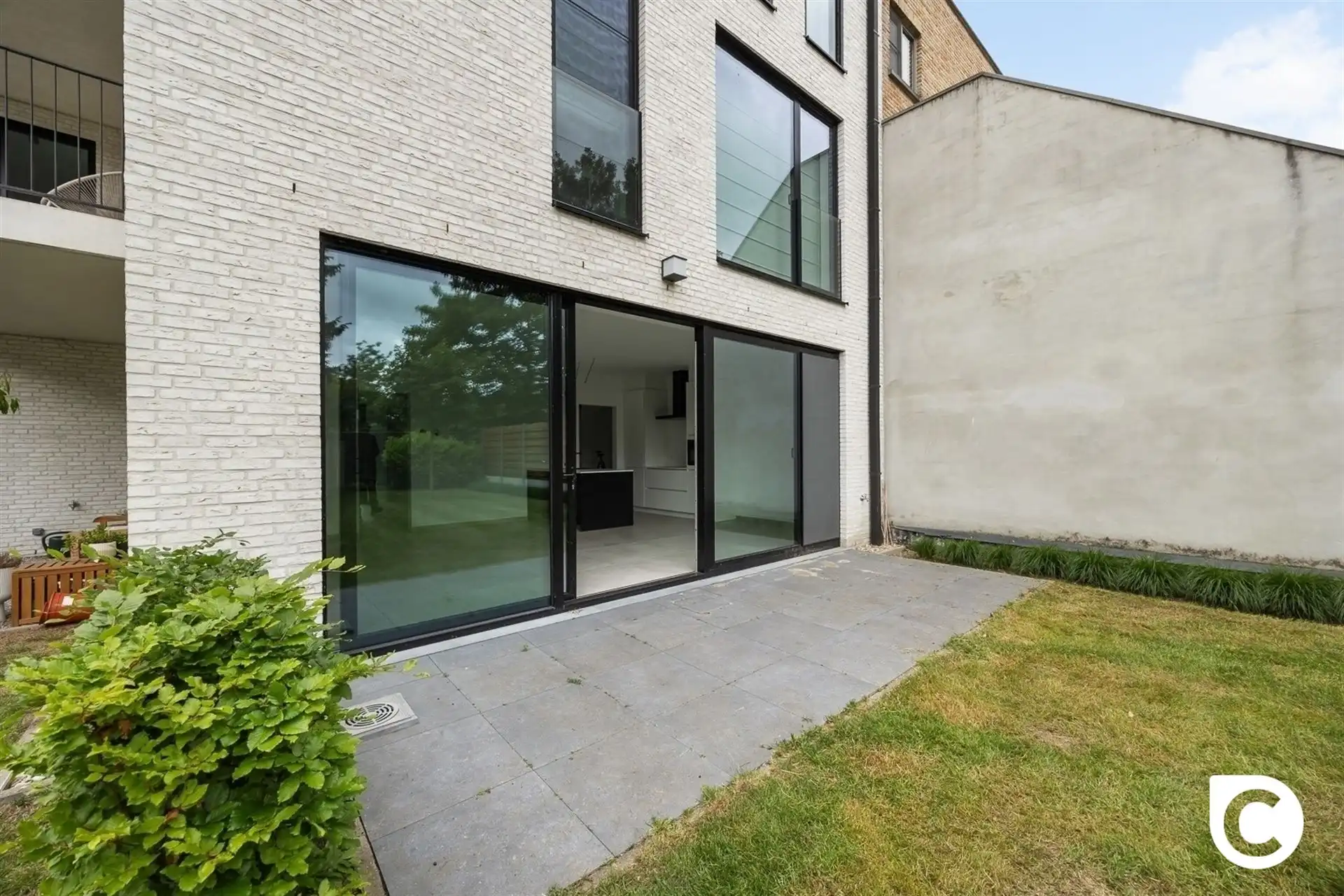 Luxueus 1 slpk app met terras en tuin + parking foto 4
