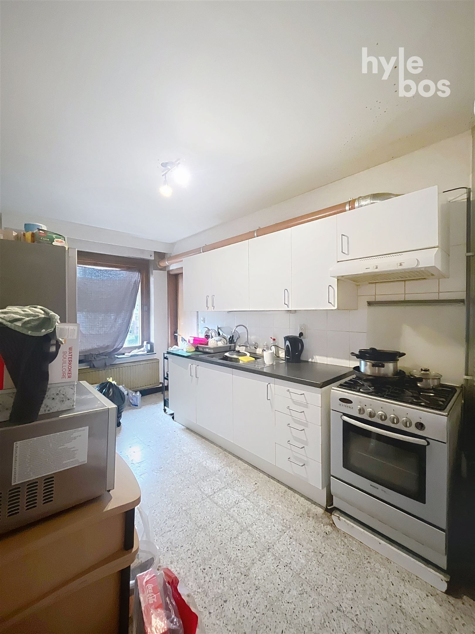 Centraal gelegen 2 slaapkamer appartement met garage foto 4