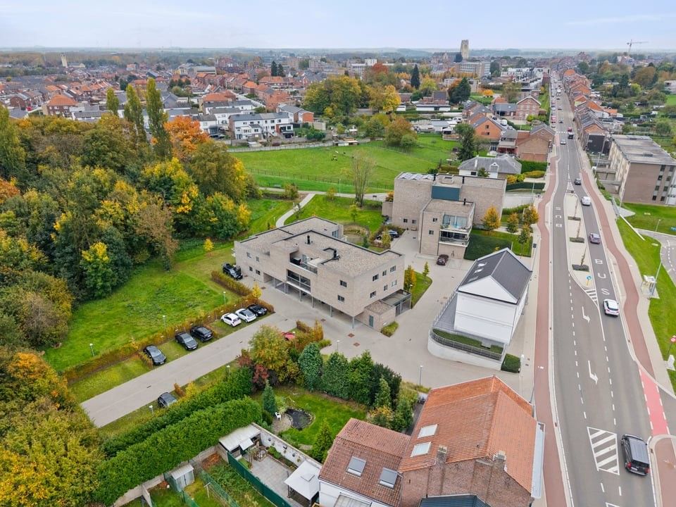 MODERN GELIJKVLOERS APPARTEMENT MET TERRAS EN STANPLAATS IN TONGEREN foto 27