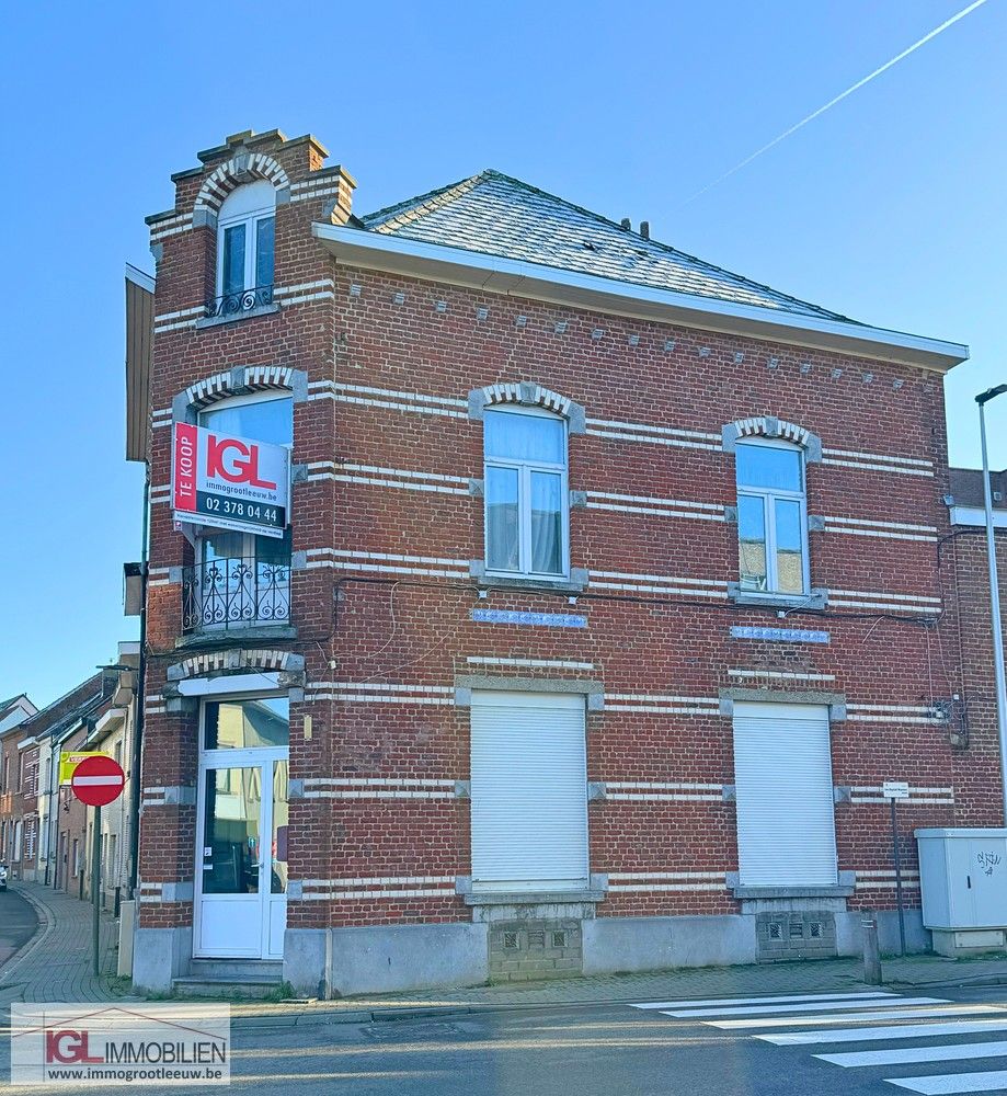 Handelsruimte met appartement te koop in Sint-Pieters-Leeuw foto 18