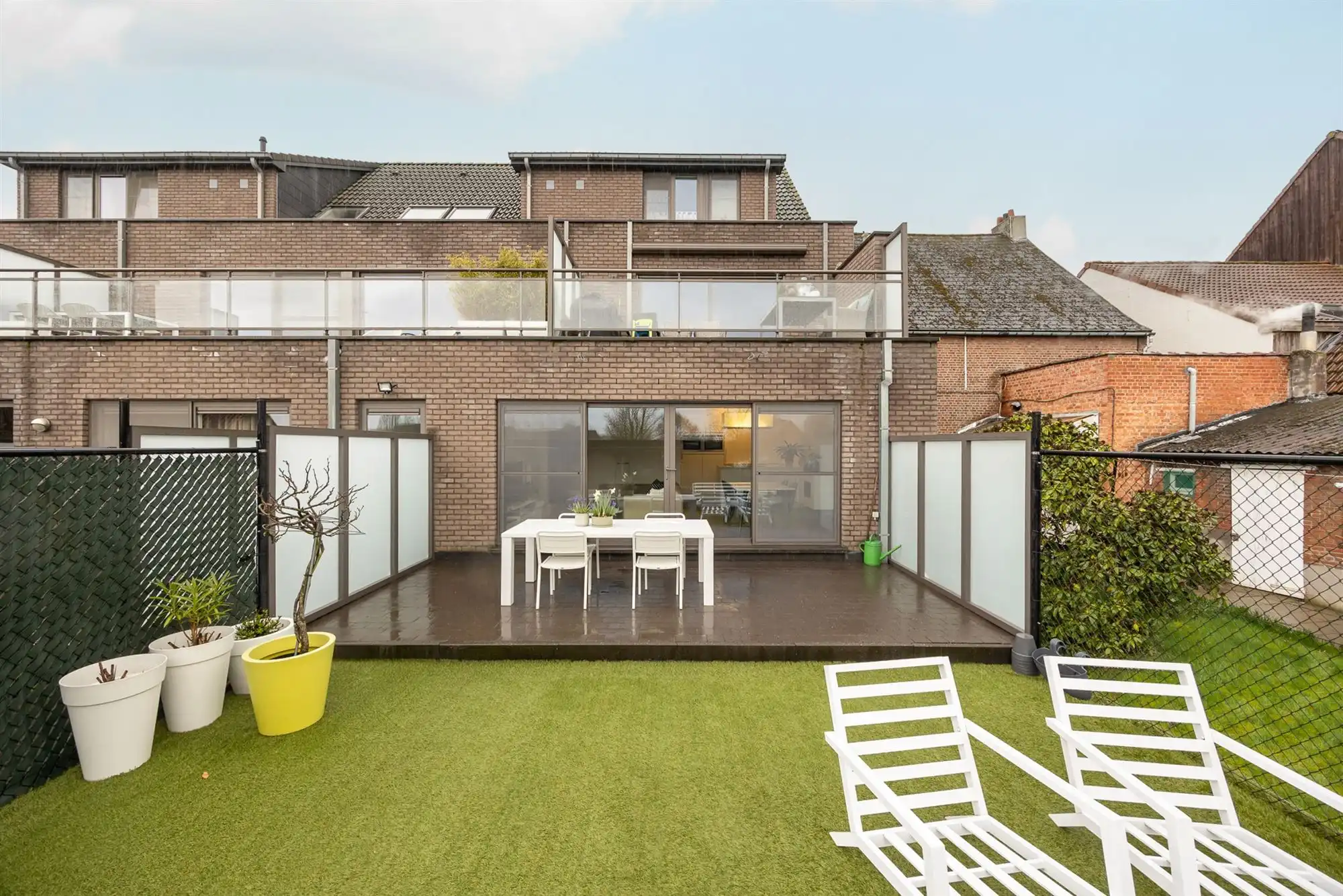 Instapklaar gelijkvloers appartement met tuin en carport foto 2