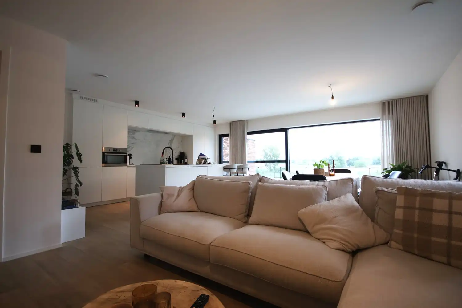 Ruim duplexappartement met prachtig uitzicht in Gingelom foto 2