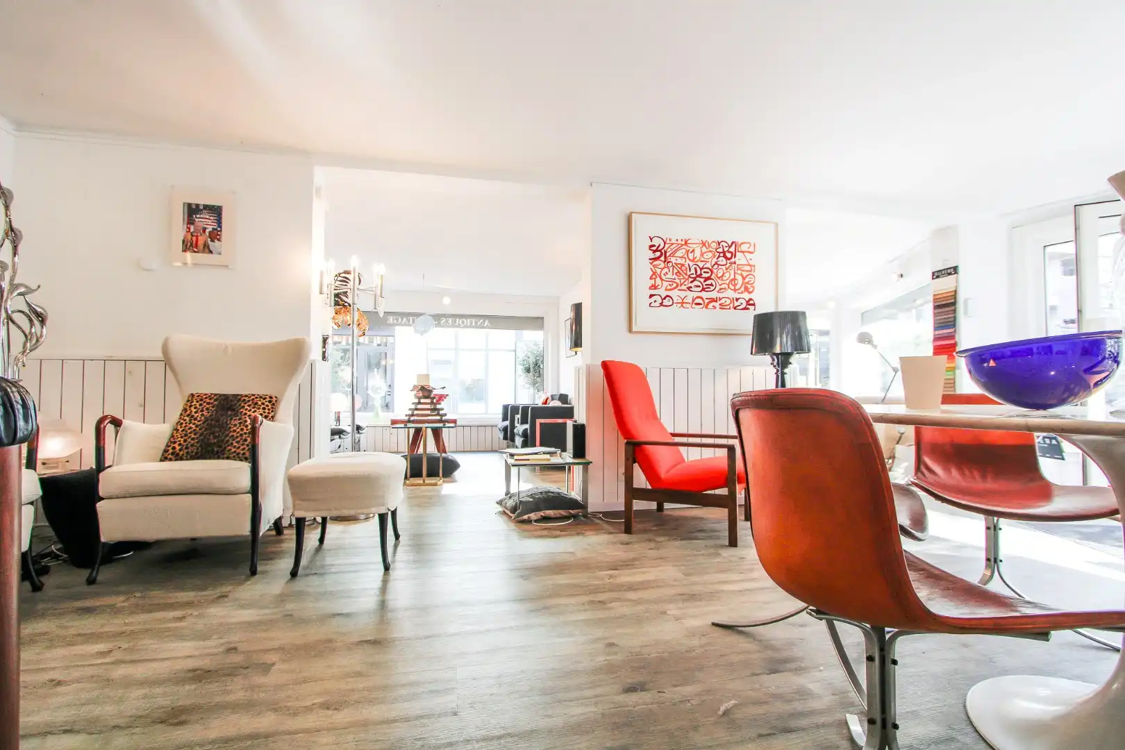 HOEK Handelsgelijkvloers met studio en appartement te koop Zoutelaan 20 foto {{pictureIndex}}