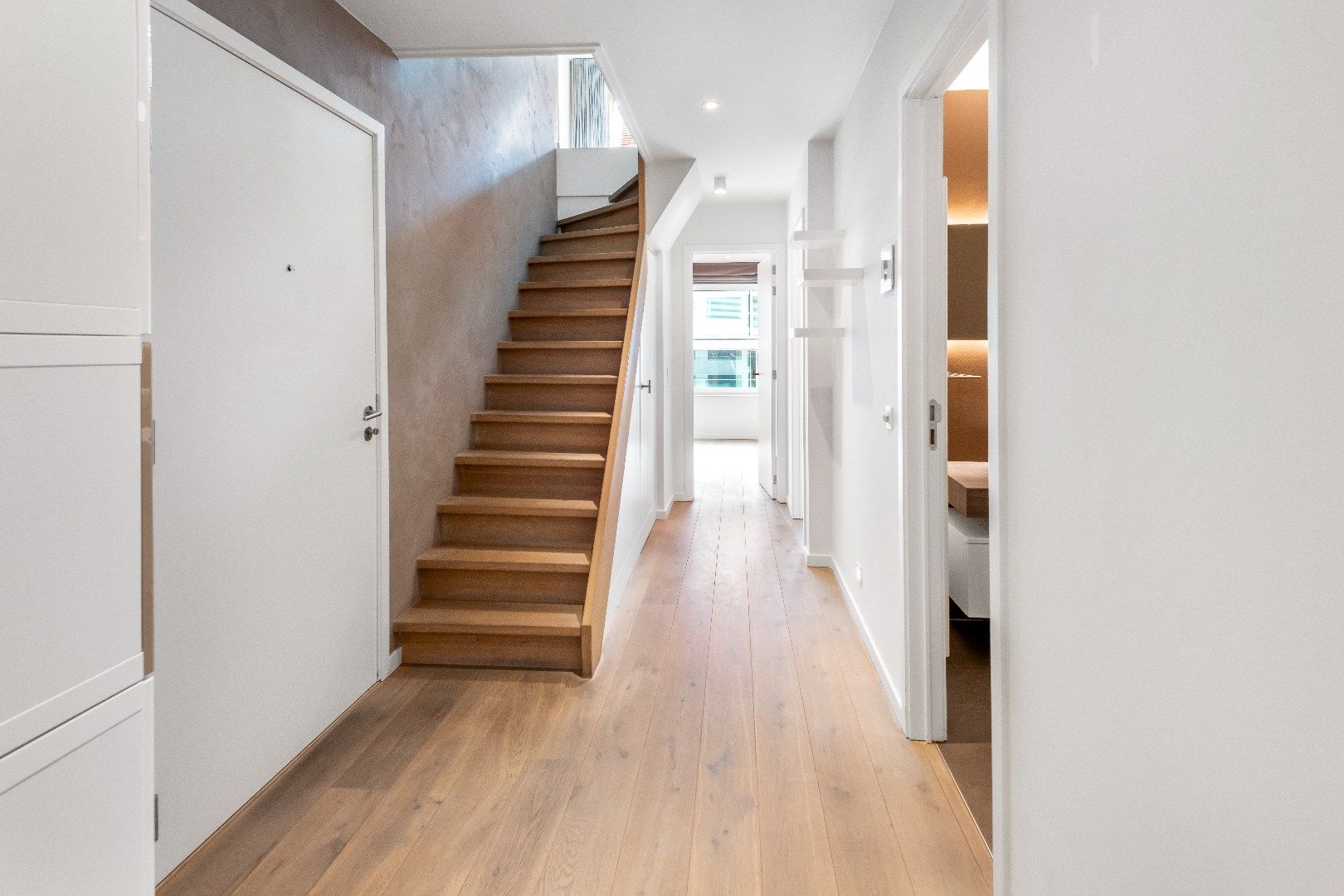 Ruim woonappartement gelegen op wandelafstand van de Zeedijk en het centrum van Knokke. Aankoop inpandige box mogelijk. foto 13