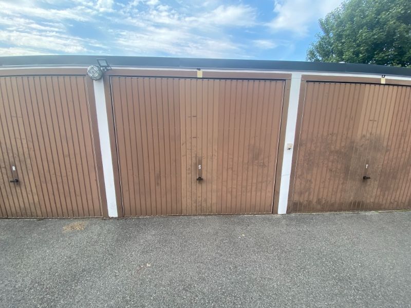 Garagebox te koop nabij Sint-Pietersstation – Ideale investering foto {{pictureIndex}}