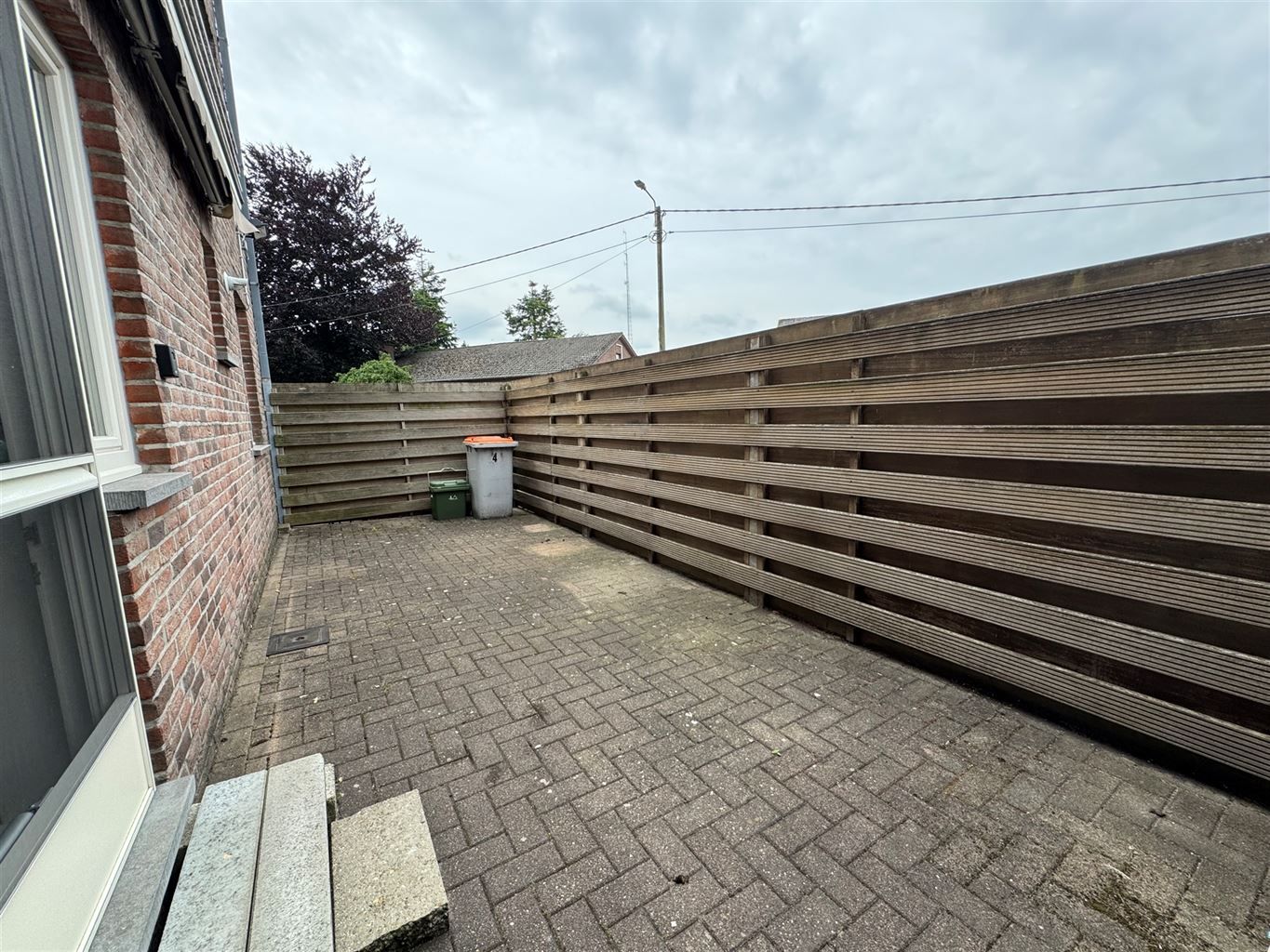 Ruim gelijkvloers appartement met 2 slaapkamers, terras en autostaanplaats te Kinrooi.  foto 5
