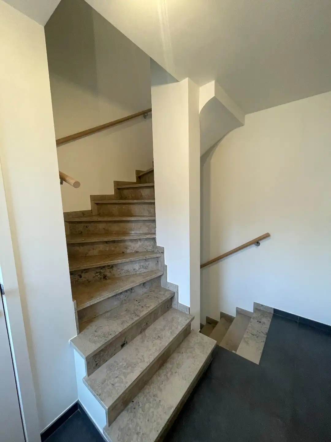 Verzorgde bel-etagewoning met 3 slpk, terras, patio  en garage nabij het centrum van As. foto 23