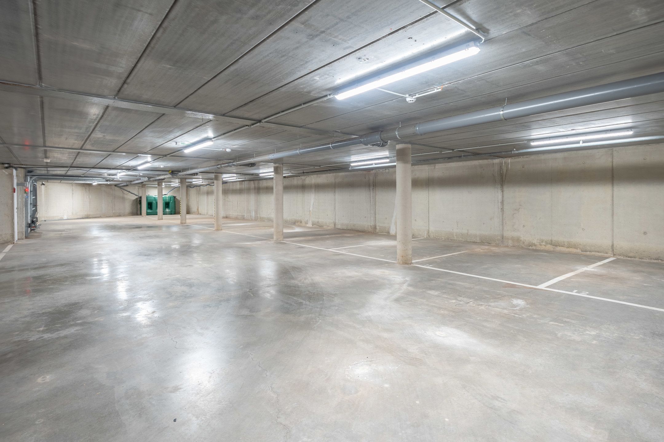 Zeer gunstig gelegen ondergrondse autostaanplaatsen te koop! foto 11