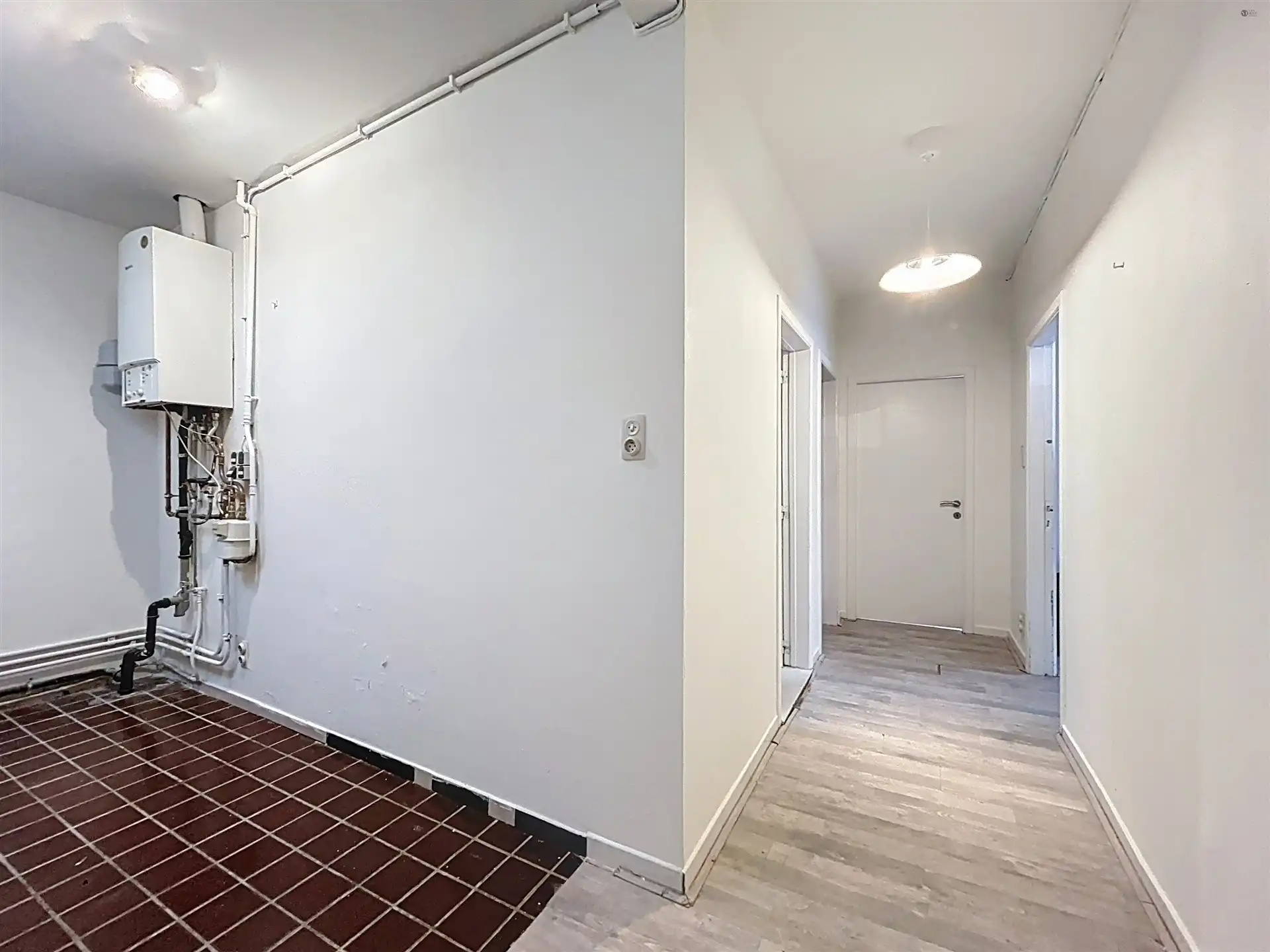 Handelspand met woongelegenheid + 2 app foto 10